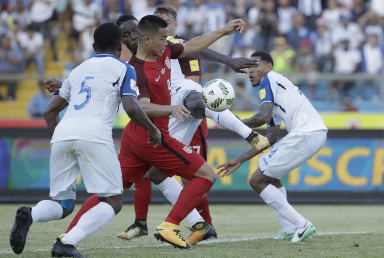 United States’ Bobby Wood, 9, controls the ball before scoring his team’s first goal during a 2018 World Cup qualifying soccer match against Honduras in San Pedro Sula, Honduras, Tuesday, Sept. 5, 2017.