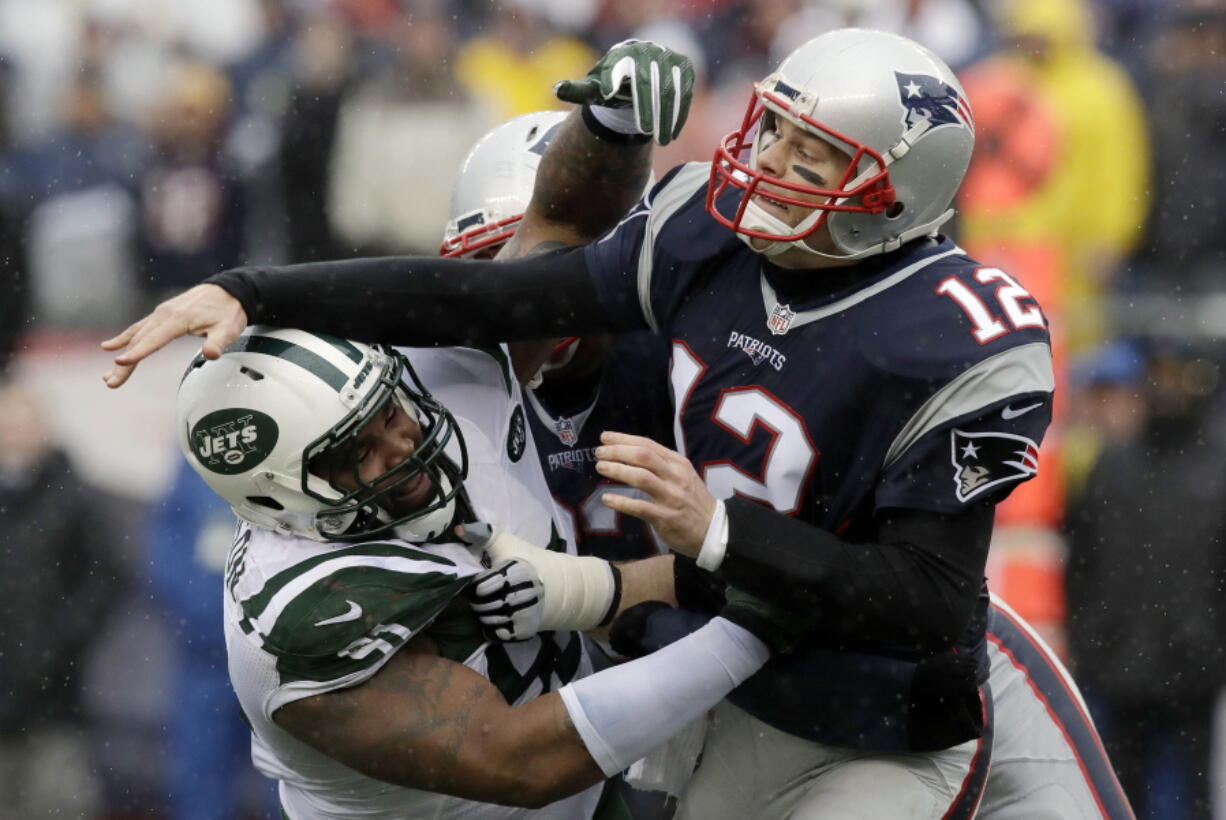 New York Jets defensive end Sheldon Richardson, left, is joining the Seattle Seahawks after being traded for wide receiver Jermaine Kearse and a second-round draft pick.