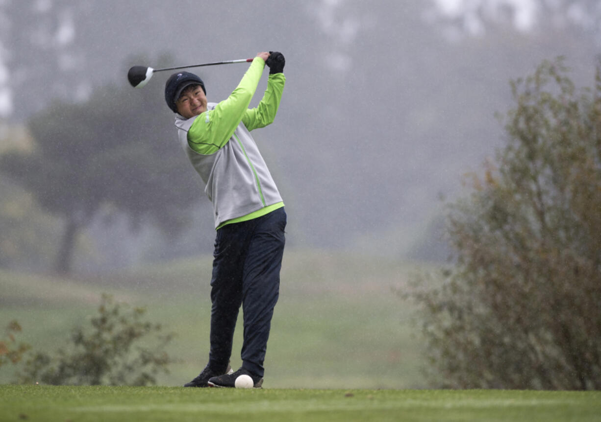 Mountain View’s Willy Yeh tees off during the 3A district golf tournament at Tri-Mountain in Ridgefield Tuesday afternoon, Oct. 10, 2017.