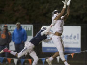 Union’s Alishawuan Taylor (2) hauls in a touchdown pass while defended by Skyview’s Tavis Chunphakvenn-Pinkney (6) in the first quarter Friday.