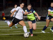 Camas’ Maddie Kemp winds up for a shot past Todd Beamer’s Abby Carmel. Kemp had four goals in the win.