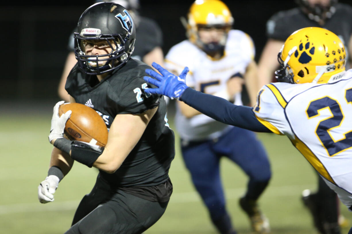 Hockinson Hawks Kyle Nute (25) eludes a tackle against the Aberdeen Bobcats.