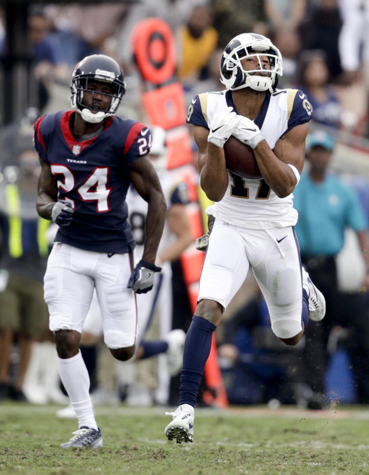 Los Angeles Rams wide receiver Robert Woods, right, catches a touchdown pass as Houston Texans cornerback Johnathan Joseph looks on during the second half of an NFL football game Sunday, Nov. 12, 2017, in Los Angeles. (AP Photo/Jae C.