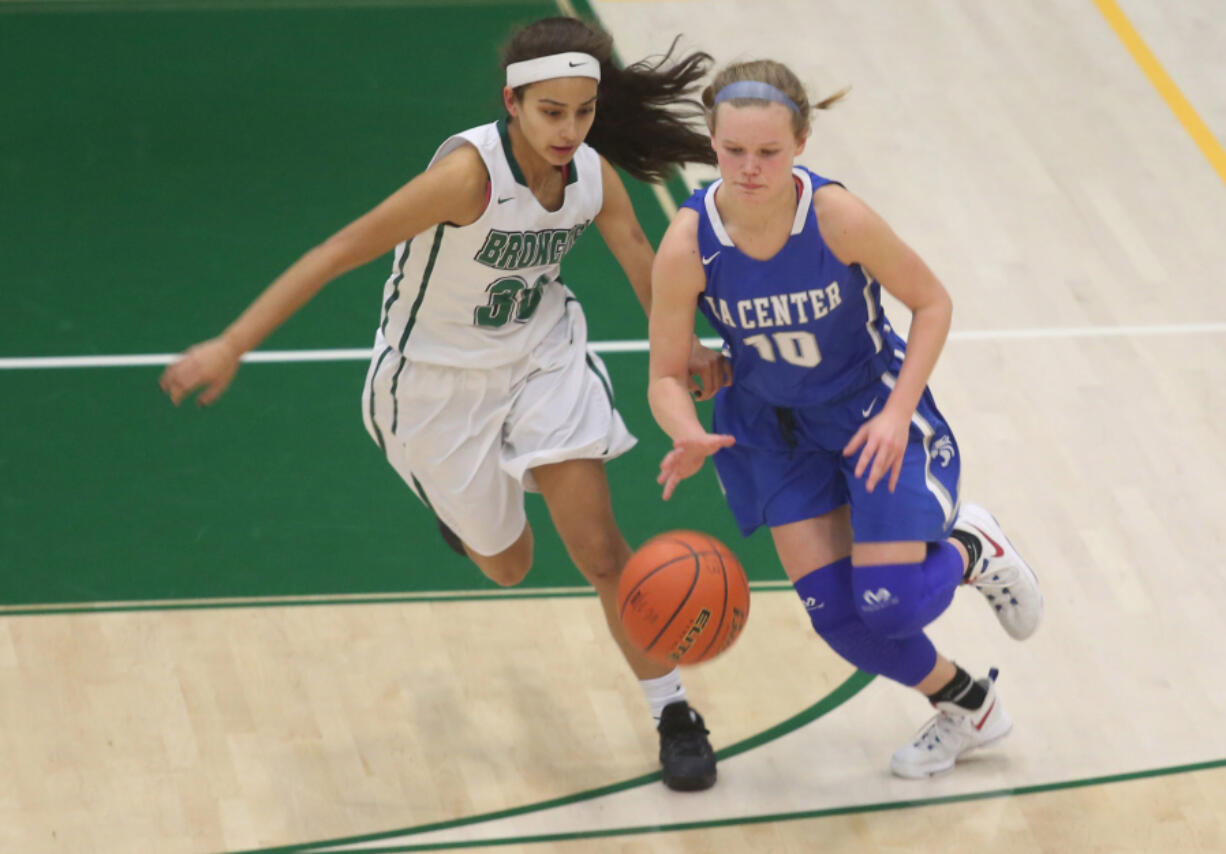 La Center senior guard Molly Edwards (10) was among five Wildcats to earn all-league honors last season. All are back.