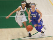 La Center senior guard Molly Edwards (10) was among five Wildcats to earn all-league honors last season. All are back.