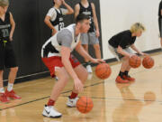 Micah Rice/The Columbian Palmer Dinehart does a dribbling drill in practice. The senior center is in the best shape on his life after joining the cross country team this fall.