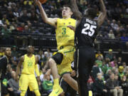 Oregon's Payton Pritchard, left, drives past Colorado's McKinley Wright IV during the second half of an NCAA college basketball game Sunday, Dec. 31, 2017, in Eugene, Ore.