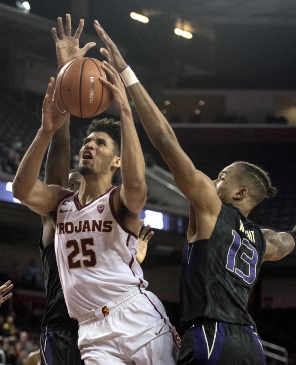 Southern California forward Bennie Boatwright, left, shoots under pressure from Washington forward Hameir Wright, right, during the second half of an NCAA college basketball game Friday, Dec. 29, 2017, in Los Angeles.