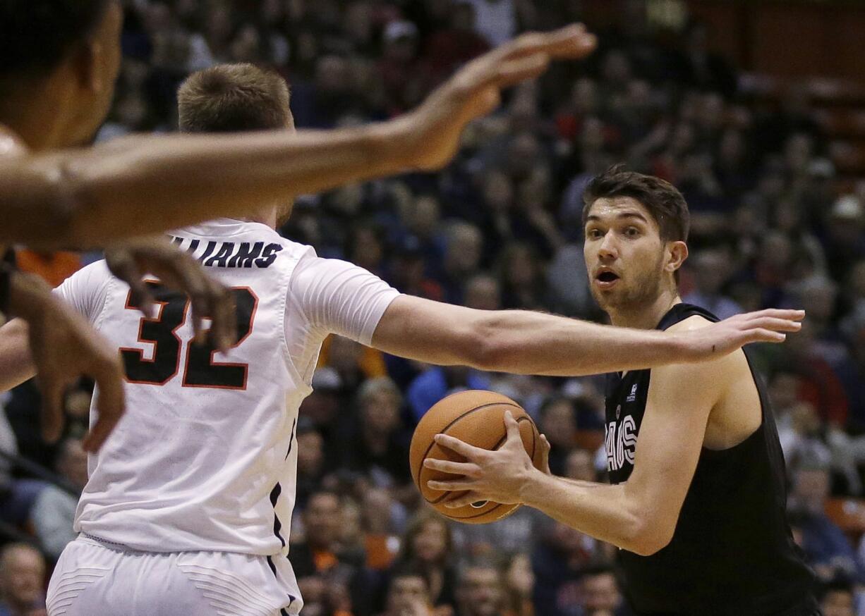 Gonzaga forward Killian Tillie, right, looks to pass against Pacific forward Jack Williams during the first half of an NCAA college basketball game Thursday, Feb. 8, 2018, in Stockton, Calif.