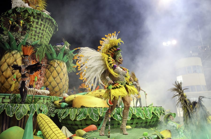 Brazilians dancing away 2017 troubles at Carnival parties - The