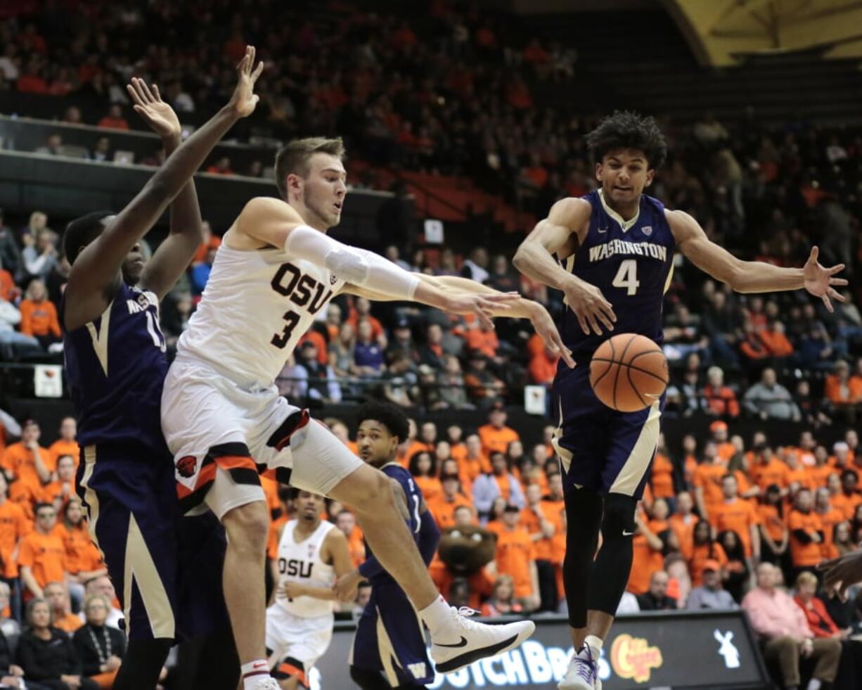 Washington’s Matisse Thybulle (4) defends as Oregon State’s Tres Tinkle (3) passes the ball during the first half of an NCAA college basketball game in Corvallis, Ore., Saturday, Feb. 10, 2018. (AP Photo/Timothy J.