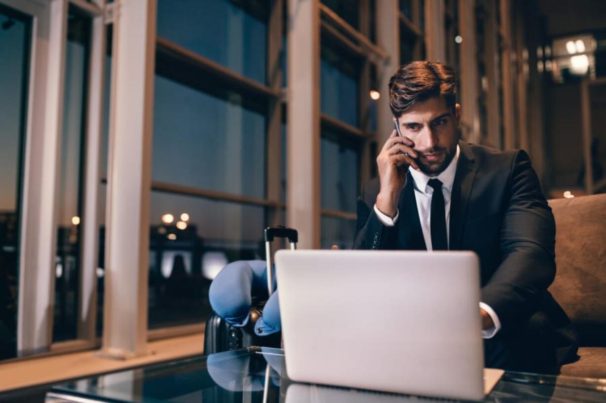 Travelers looking to relax with a snack and a drink before their flight are finding more and more options to visit an airport lounge, even if they don’t have elite status.