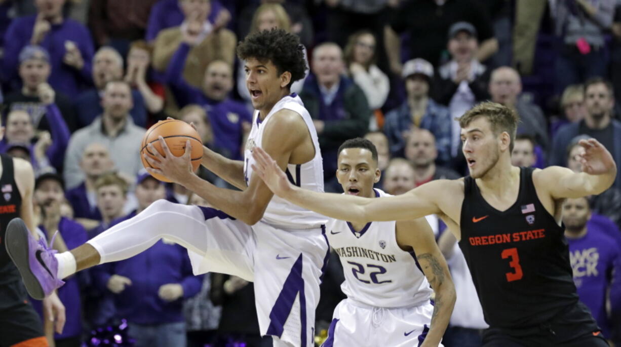 Washington’s Matisse Thybulle, left, leaps to steal the ball on a throw intended for Oregon State’s Tres Tinkle (3) during the second half of an NCAA college basketball game Thursday, March 1, 2018, in Seattle. Washington won 79-77.