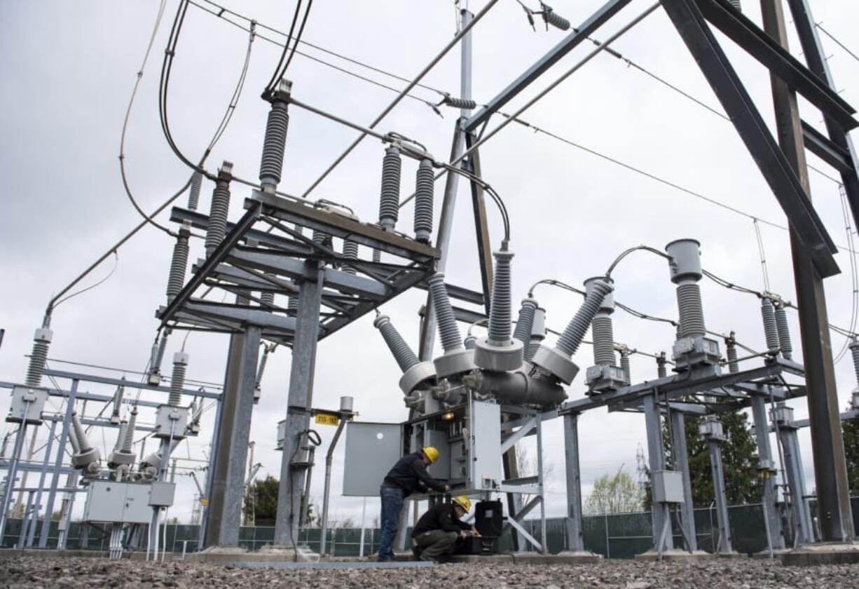 Clark Public Utilities linemen Cliff Campbell, left, and Kurt Simonson work in the switch yard at the River Road Generating Plant in Vancouver. Clark is unique among public utilities in that only 60 percent of its energy comes from the federal hydroelectric system. Many other utilities get all or most of their power from federal dams and are thus more sensitive to rate changes by the Bonneville Power Administration.