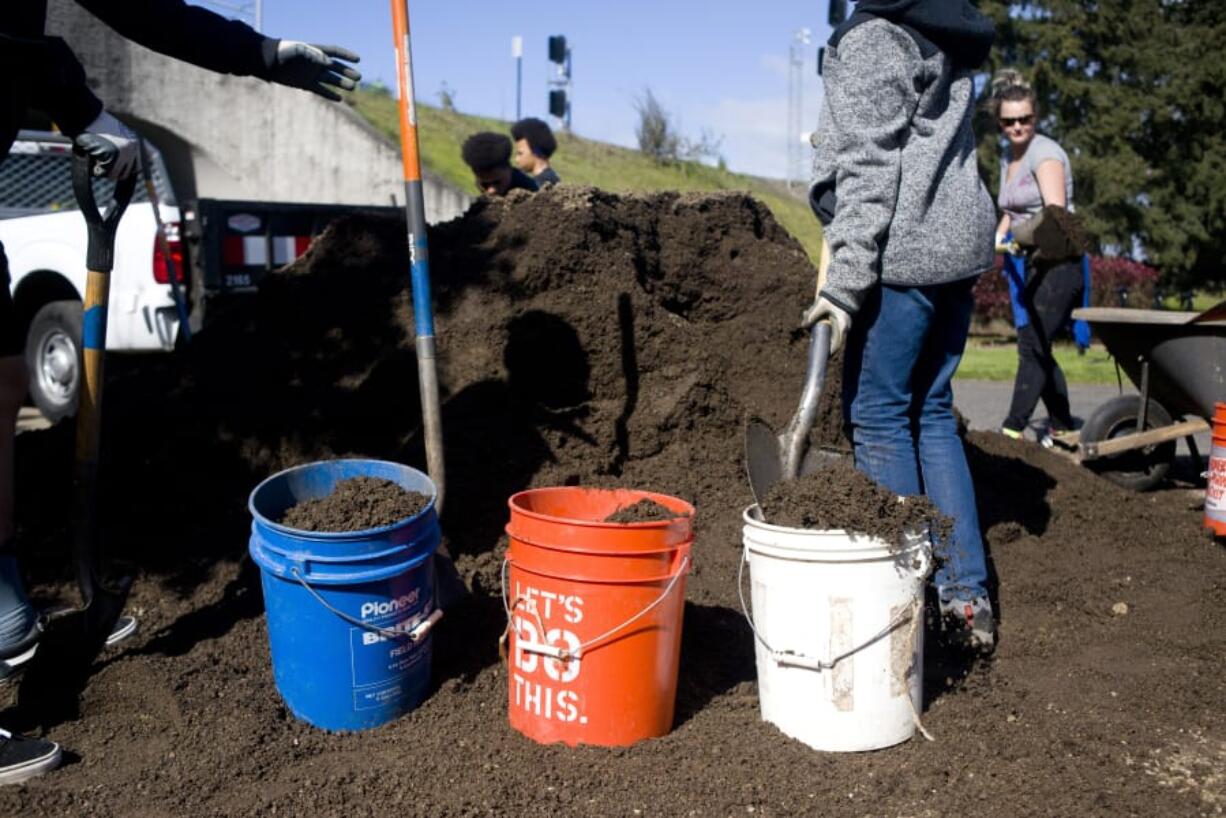 On Earth Day, volunteers worked with officials from the Confluence Project and the National Park Service to spread mulch and pull weeds on the Land Bridge that connects Fort Vancouver and the Columbia River waterfront.