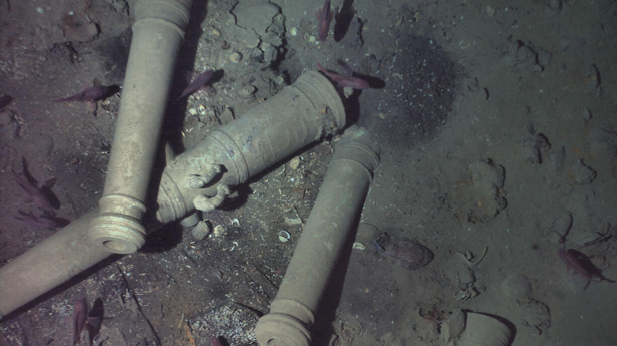 To confirm the wreck’s identity, REMUS descended to just 30 feet above the wreck where it was able to capture photos of a key distinguishing feature of the San José — its cannons.