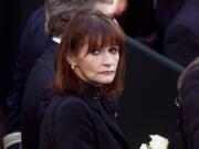 FILE - In this Oct. 3, 2000 file photo, actress Margot Kidder, who dated former Prime Minister Pierre Trudeau, arrives for his funeral at Notre-Dame Basilica in Montreal, Quebec. Kidder, who starred as Lois Lane in the “Superman” film franchise of the late 1970s and early 1980s, has died. Franzen-Davis Funeral Home in Livingston, Montana posted a notice on its website saying Kidder died Sunday, May 13, 2918, at her home there. She was 69.