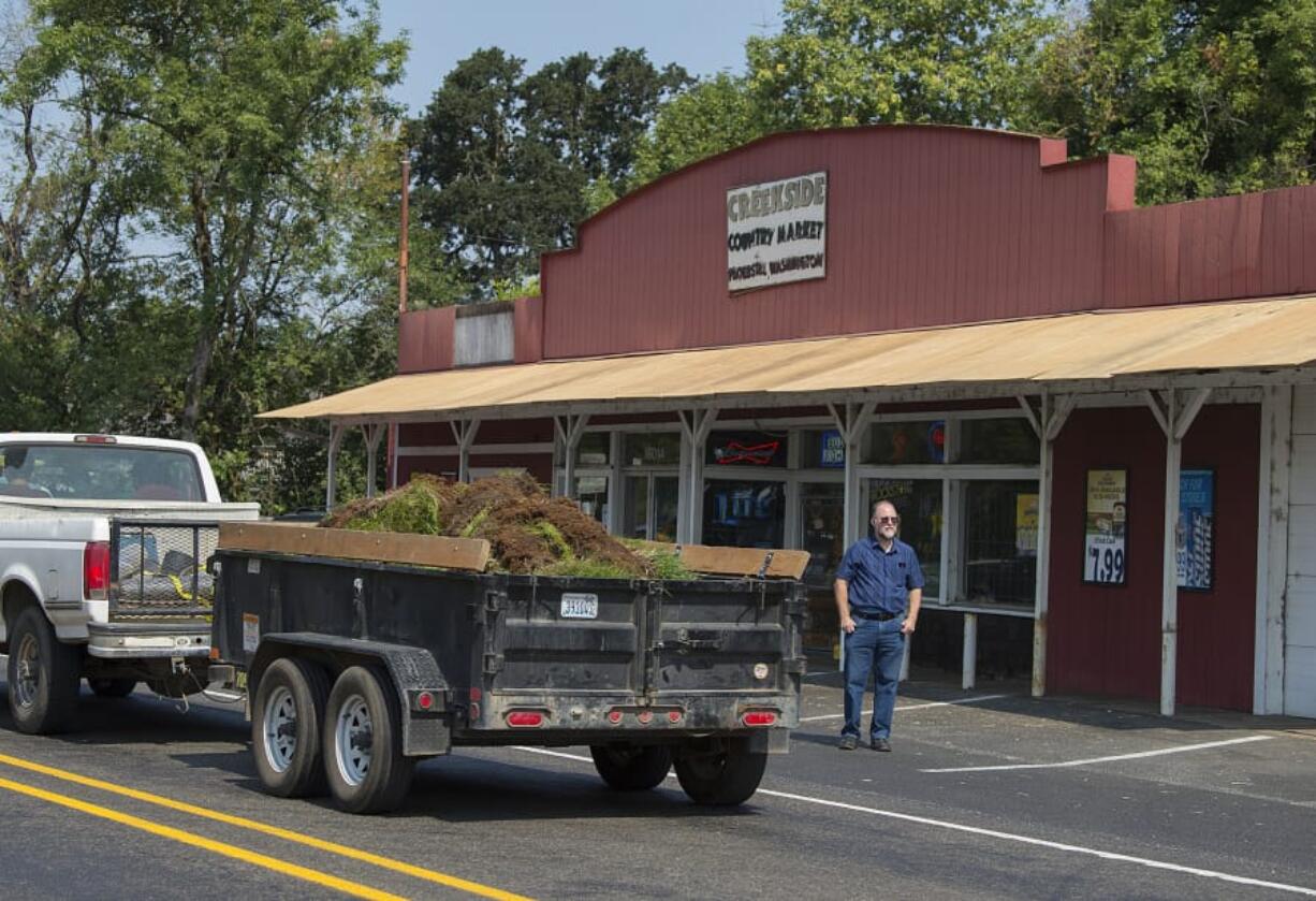 VanGelder, co-president of the Proebstel Neighborhood Association, stops outside the Creekside Country Market to point out how bad traffic has gotten at nearby intersections. He worries that a rezoning proposal will make things worse.