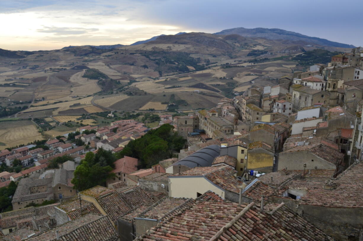 Gangi is a medieval town in the Madonie Mountains of northern Sicily. The Madonie are a world apart from Sicily’s packed summertime beaches and busy coastlines. This region is known for its towns atop hills and mountains, its delicious food and ornate churches.