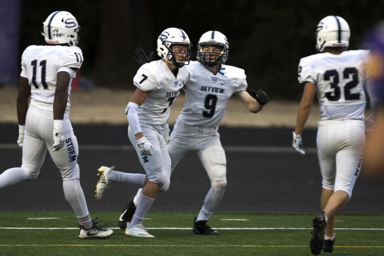 Skyview’s Cade Filburn (9) congratulates teammate Mason Wheeler (7) after Wheeler scored a touchdown on the opening kickoff Friday.