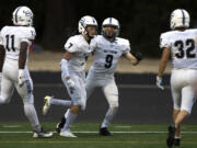 Skyview’s Cade Filburn (9) congratulates teammate Mason Wheeler (7) after Wheeler scored a touchdown on the opening kickoff Friday.