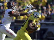 Oregon wide receiver Jaylon Redd hauls in a touchdown pass as Bowling Green’s Marcus Milton defends during the first half of an NCAA college football game, Saturday, Sept. 1, 2018 Autzen Stadium in Eugene, Ore.