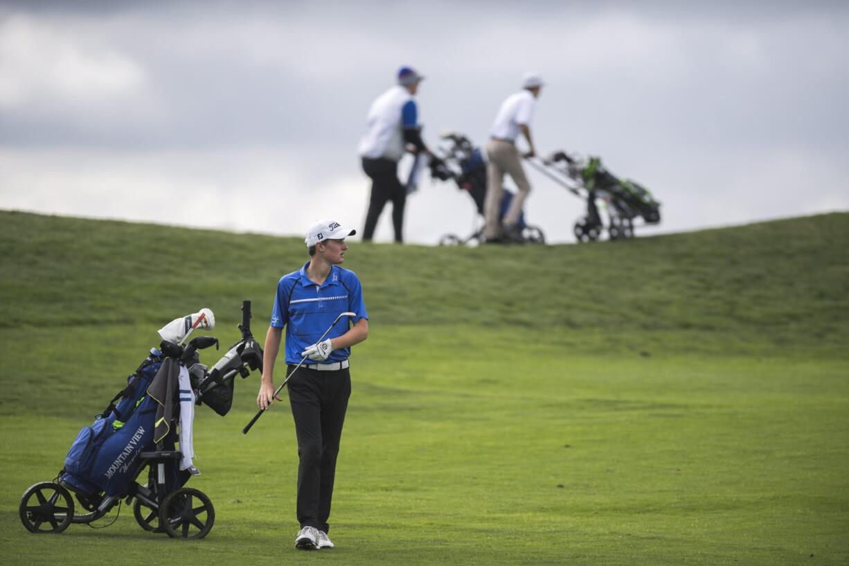 Mountain View's Graham Moody searches for his ball during the 3A District Boy's Golf Tournament at Tri-Mountain Golf Course on Tuesday afternoon, Oct. 9, 2018.