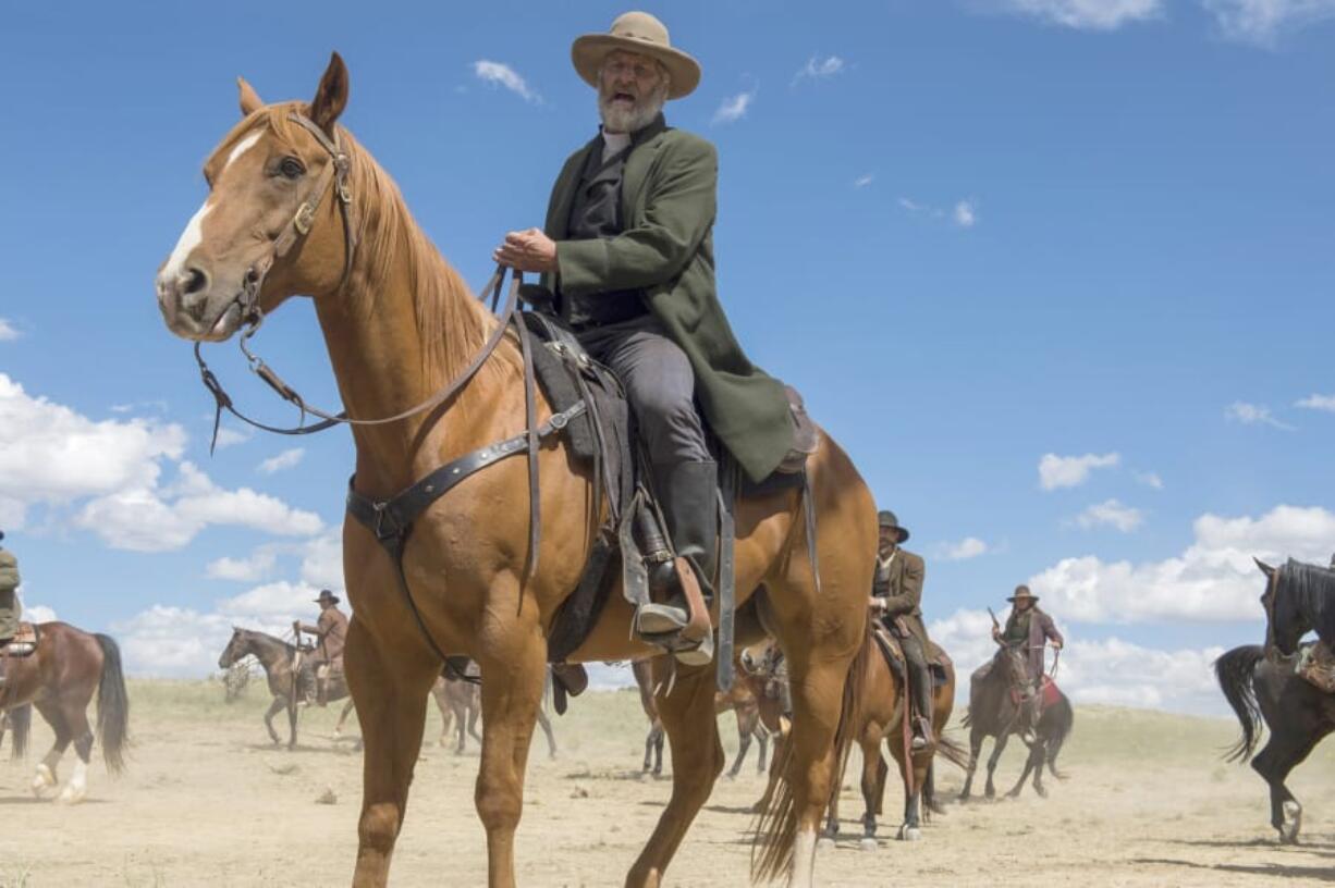 Jeff Daniels, right, and his mighty “Godless” co-star Apollo.