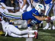 Mountain View’s Jack Mertens dives to complete a running touch down against Ballard at McKenzie Stadium Friday night, Nov. 2, 2018.