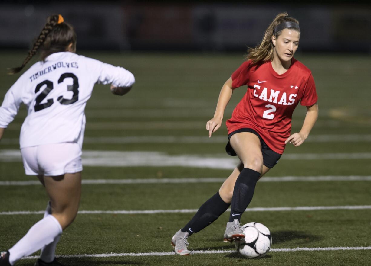 Camas' Callie Rheaume (2) dribbles downfield during the first round of the 4A state playoffs at Doc Harris Stadium in Camas on Wednesday, Nov. 7, 2018. Camas won 1-0.