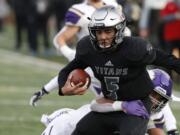 Union quarterback Lincoln Victor runs against Puyallup.