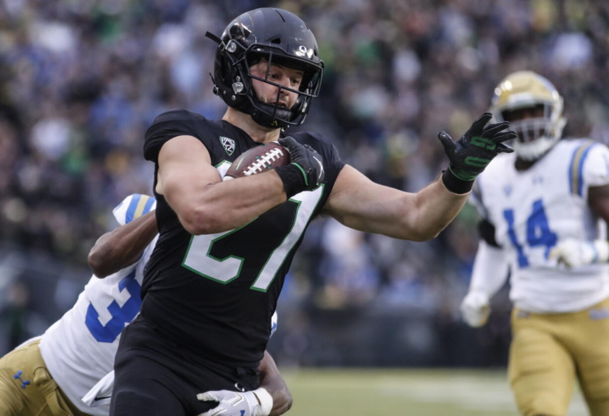 Oregon tight end Jacob Breeland (27), scores a touchdown on a fake field goal attempt against UCLA during an NCAA college football game in Eugene, Ore., Saturday, Nov.