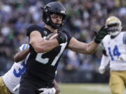 Oregon tight end Jacob Breeland (27), scores a touchdown on a fake field goal attempt against UCLA during an NCAA college football game in Eugene, Ore., Saturday, Nov.