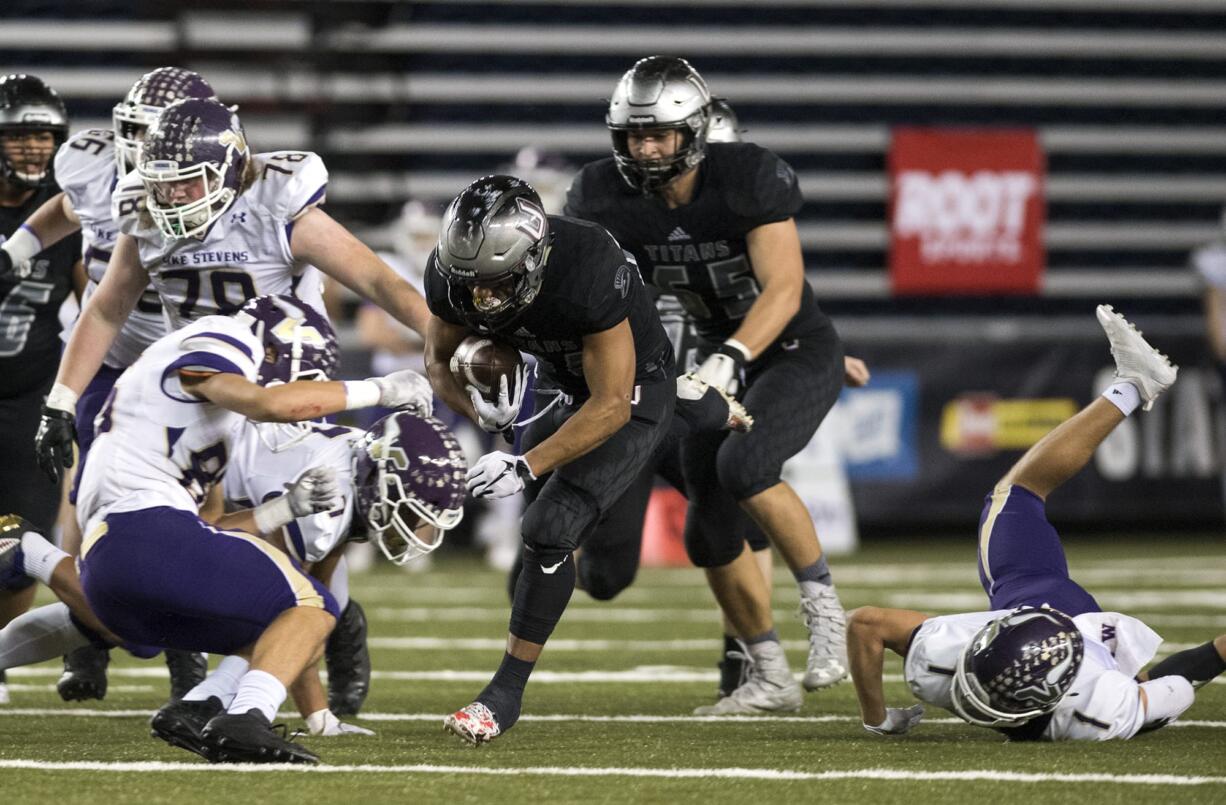 Union's Joseph Siofele (26) runs the ball during the Class 4A state football championship game against Lake Stevens on Saturday, Dec. 1, 2018, in Tacoma, Wash.