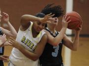 Columbia River's Ari Kuschner, left and Hockinson's Mackie Kelly, rebound.