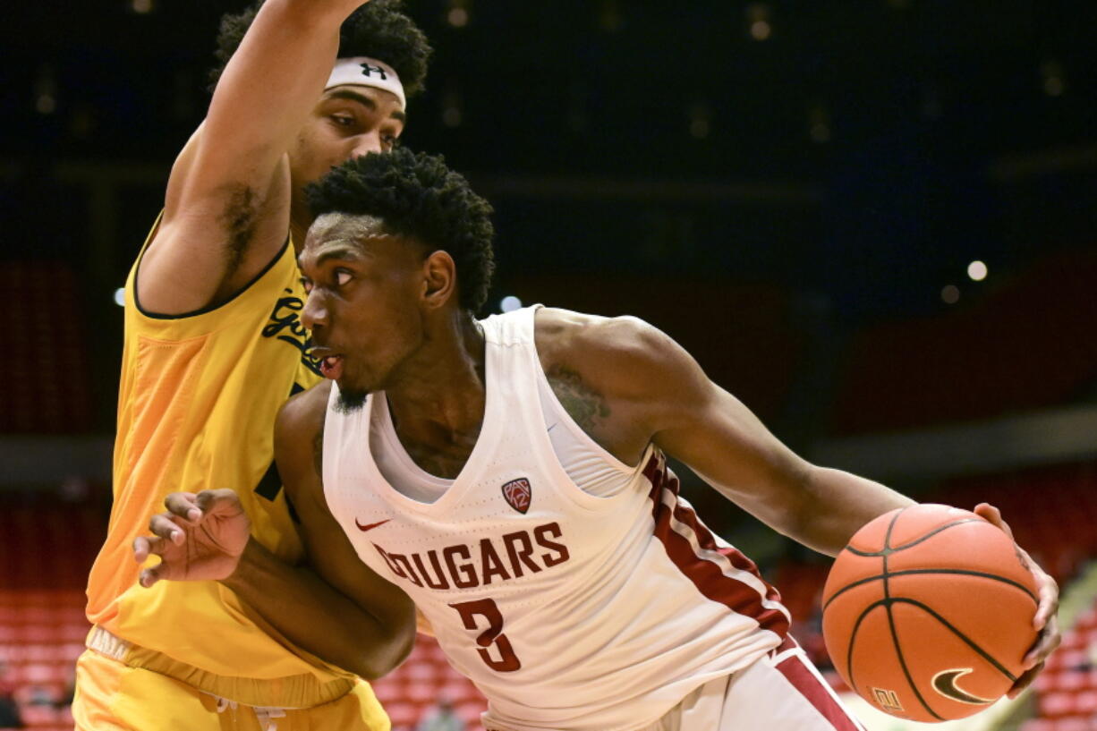 Washington State forward Robert Franks (3) drives to the basket as California forward Justice Sueing (10).