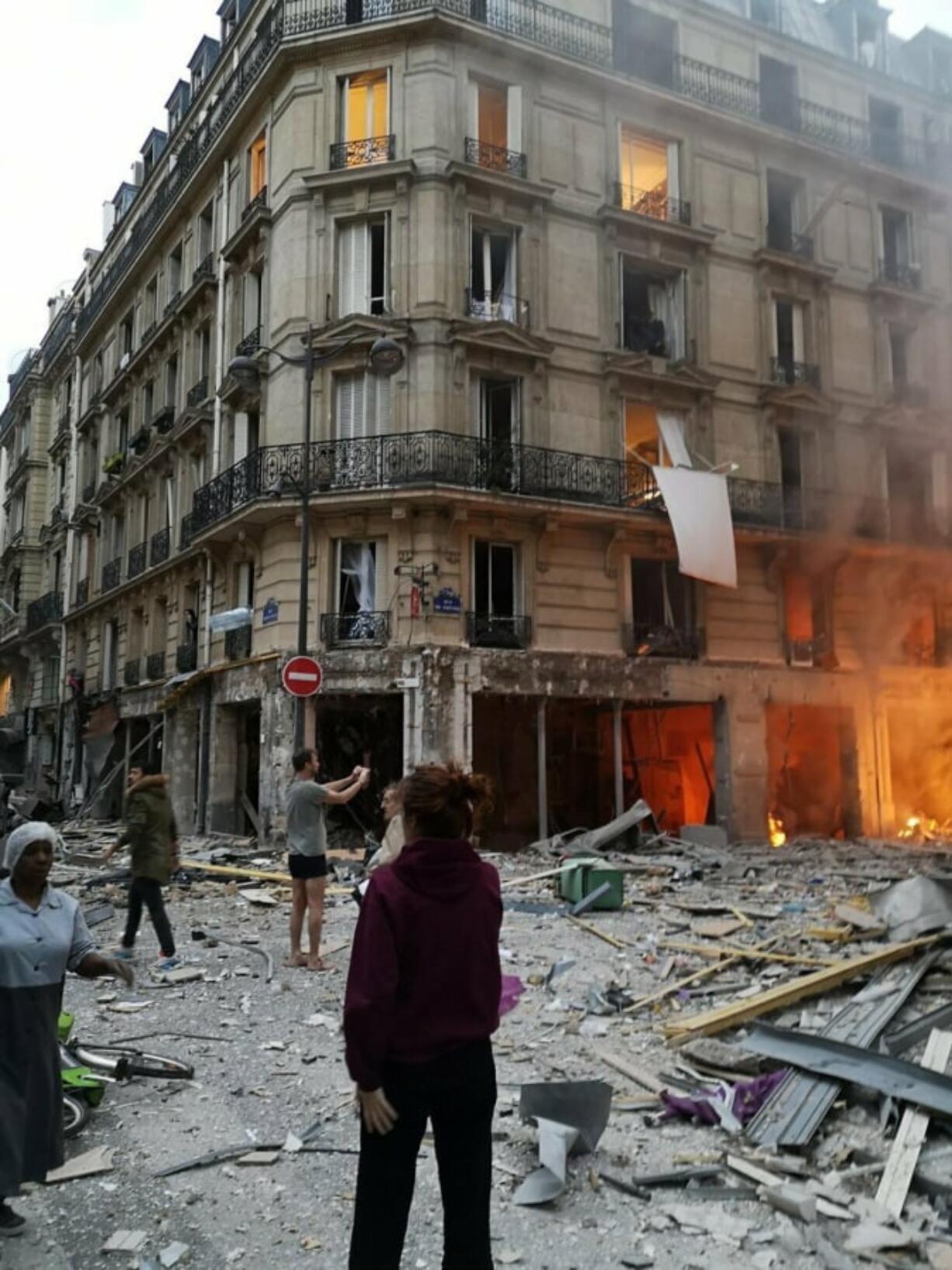 A powerful explosion at a Paris bakery Saturday blasted out windows and overturned cars, French authorities said.