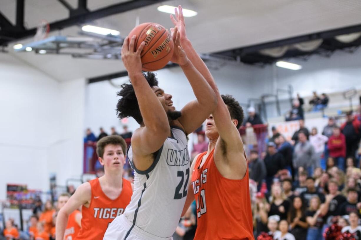 Alishawuan Taylor of Union drives to the basket in the Titans' win over Battle Ground (Ken Nowaczyk for The Columbian