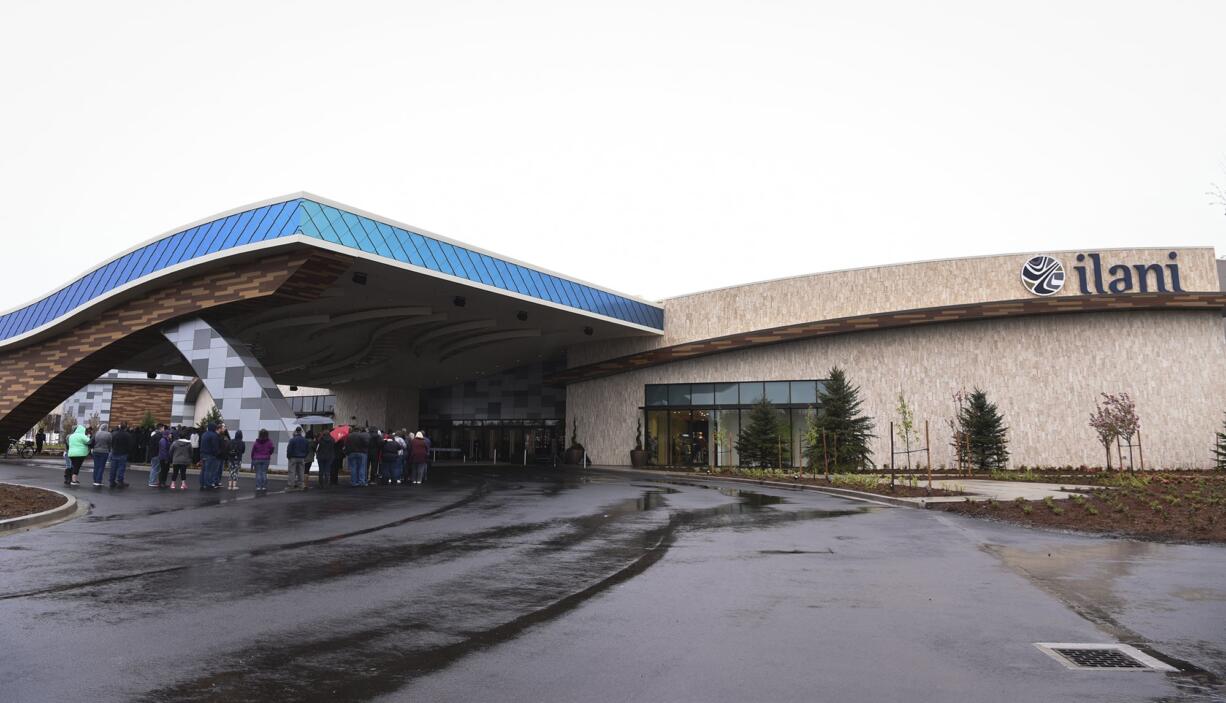 A large crowd lines up outside the ilani casino for the grand opening April 24, 2017.