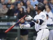 Seattle Mariners’ Tim Beckham watches his two-run home run against the Boston Red Sox during the third inning. Ted S.