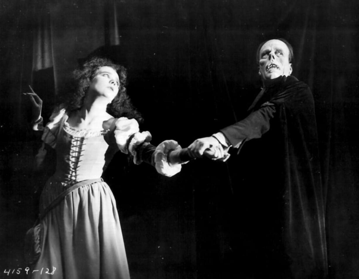 Live music by a chamber group from the Vancouver Symphony Orchestra and visiting pianist-arranger Rodney Sauer will provide the spooky soundtrack to the classic 1925 version of “The Phantom of the Opera,” starring Lon Chaney, Sunday afternoon at the Kiggins Theatre.