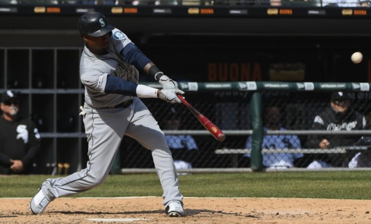 Seattle Mariners’ Tim Beckham (1) hits a three-run home run against the Chicago White Sox during the fifth inning of a baseball game in Chicago, Saturday, April 6, 2019.