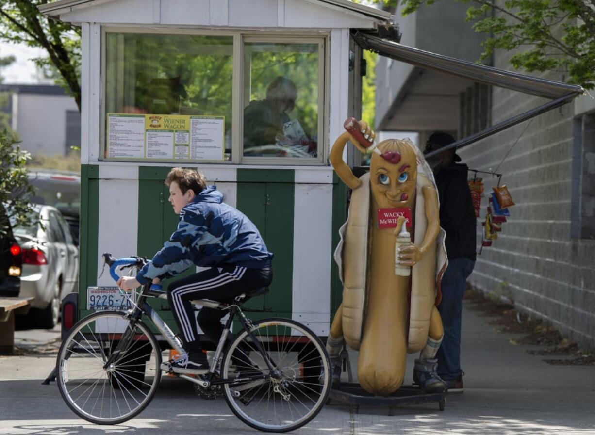 The Wiener Wagon serves hungry lunchtime customers in downtown Vancouver last week.