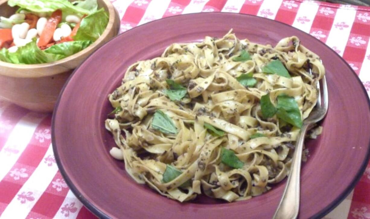 Mushroom Pesto Pasta Linda Gassenheimer/TNS