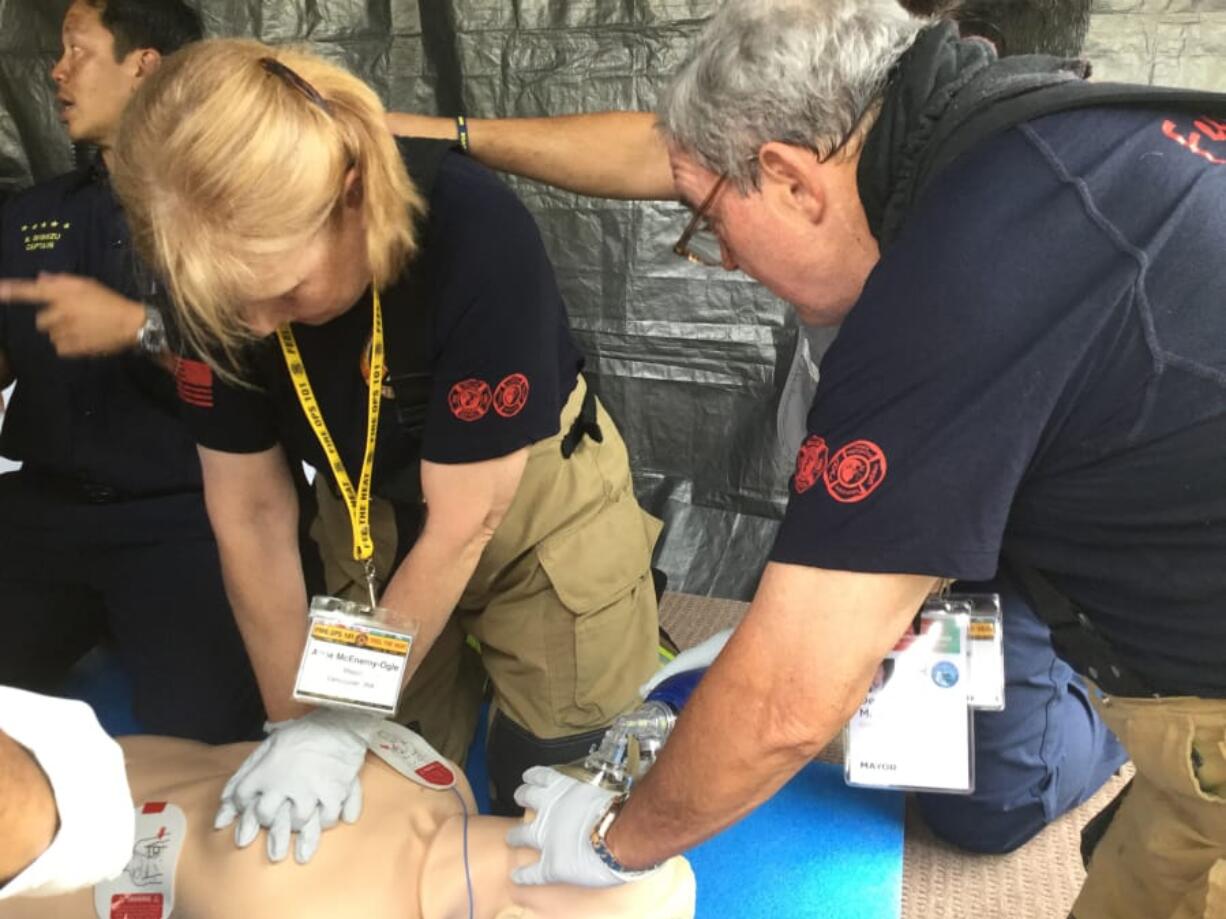 Esther Short: Vancouver Mayor Anne McEnerny-Ogle got some firsthand public-safety training at the the 87th annual U.S. Conference of Mayors in Honolulu when she participated in a class run by professional first responders.