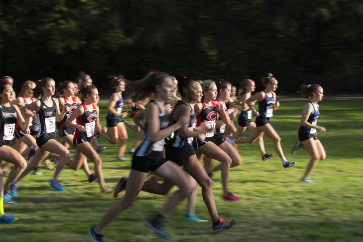 Camas runners, center, race during the 4A district meet.