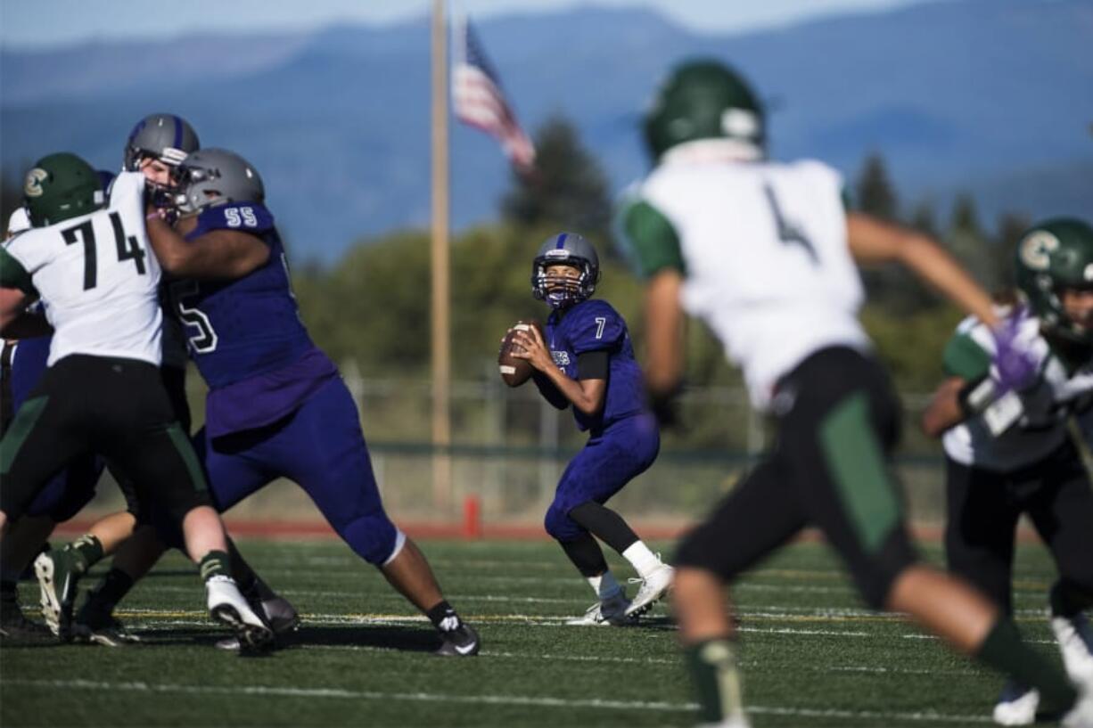 Heritage’s Nikki Scott (7) returns at quarterback after suffering a season-ending knee injury.