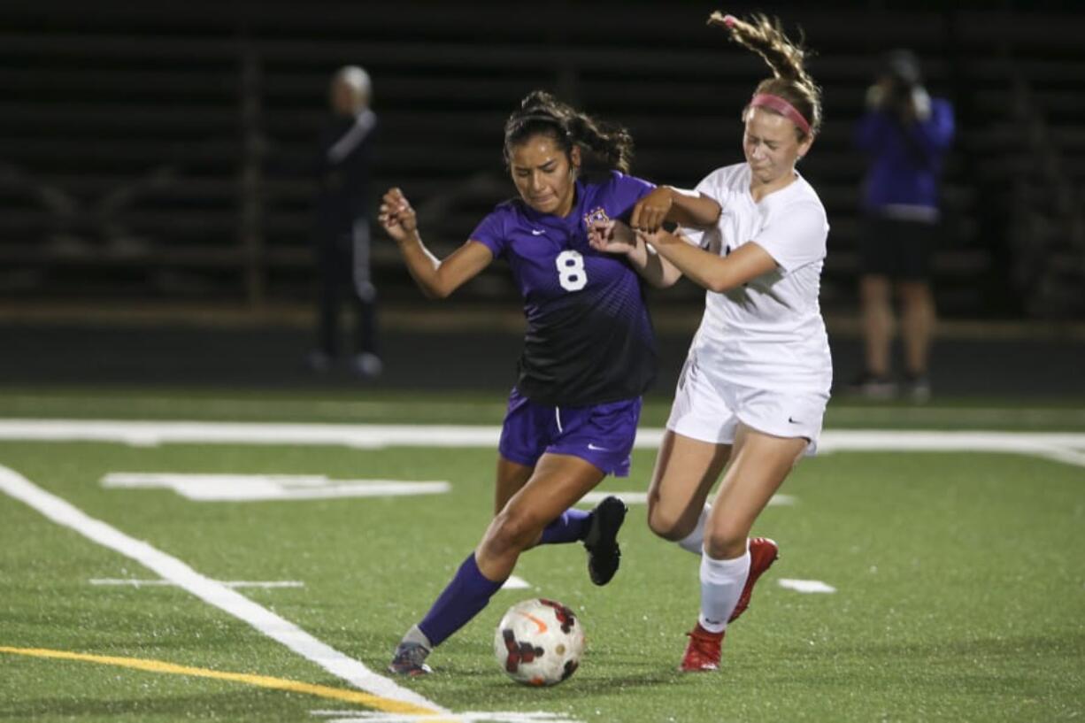 Columbia River’ midfielder Yaneisy Rodriguez (8), now a senior, helped the Chieftains place third in state last year. Randy L.