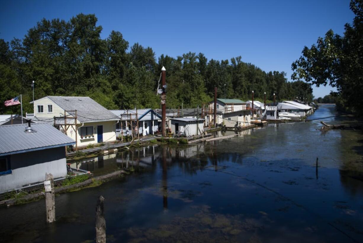 Kadow’s Marina is nestled in the waters of Fisherman’s Slough between Caterpillar Island and Northwest Lower River Road. The marina has 18 floating homes and rents about 100 slips for motor boats.