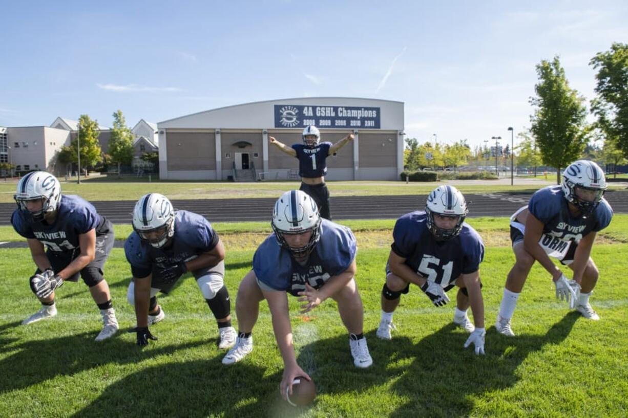 Brett Gray was one of the offensive linemen who helped protect quarterback Yaro Duvalko last season (Zach Wilkinson/The Columbian )